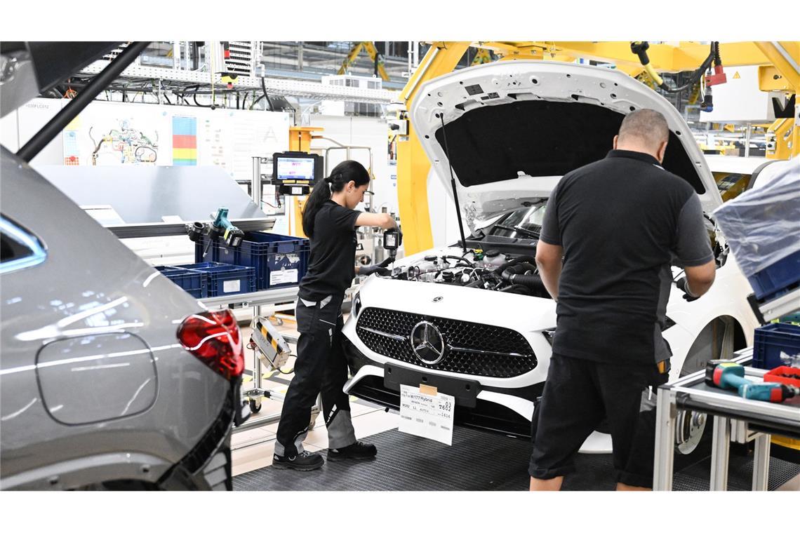 Bei Mercedes ist der Absatz weiter rückläufig.