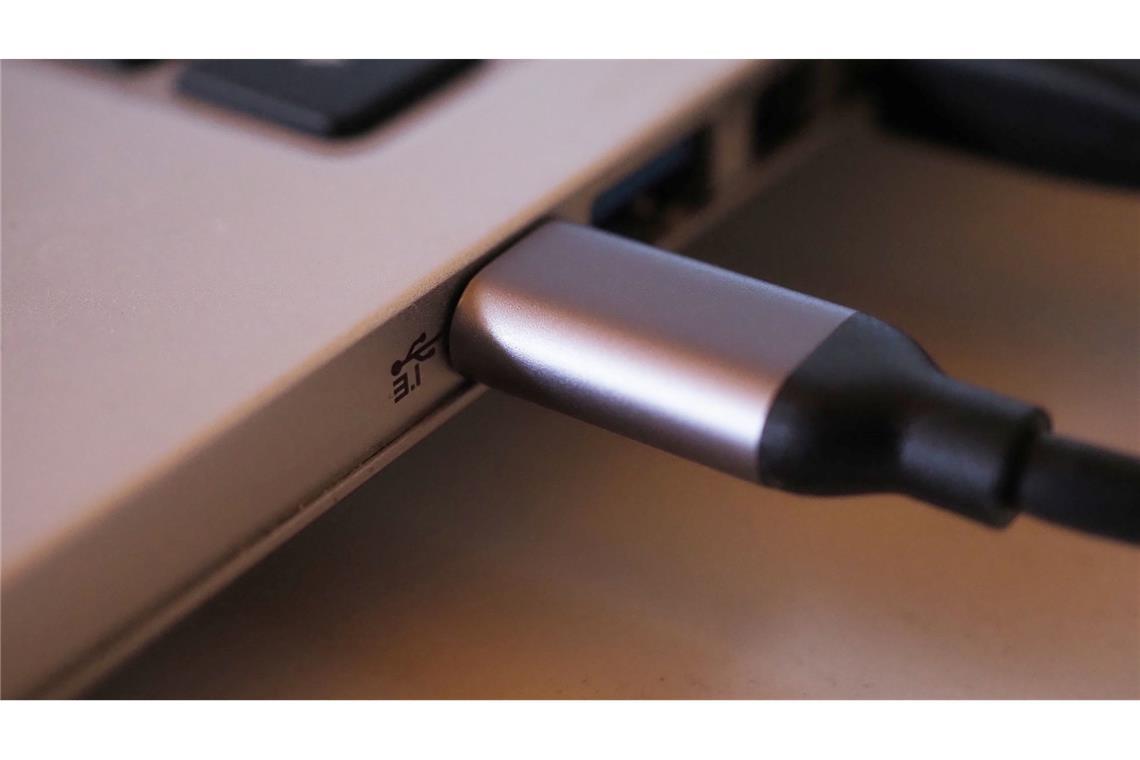 Bei neuen Laptops muss künftig in der EU ein USB-C-Kabel zum Aufladen anschließbar sein.