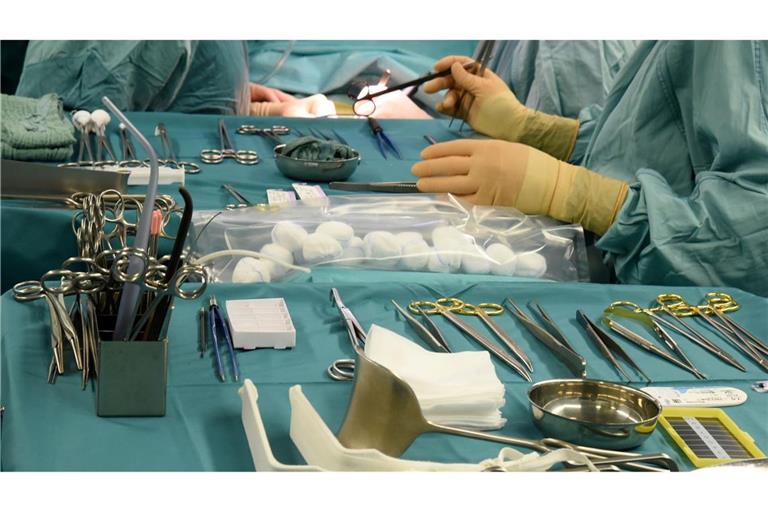 Bei Nierentransplantationen soll eine Gesetzesänderung für mehr Spenden sorgen. (Archivbild)