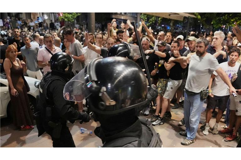 Bei Protesten gegen die Regierung in Serbien kommt es zu Auseinandersetzungen zwischen Polizei und Regierungsanhängern. (Archivbild)