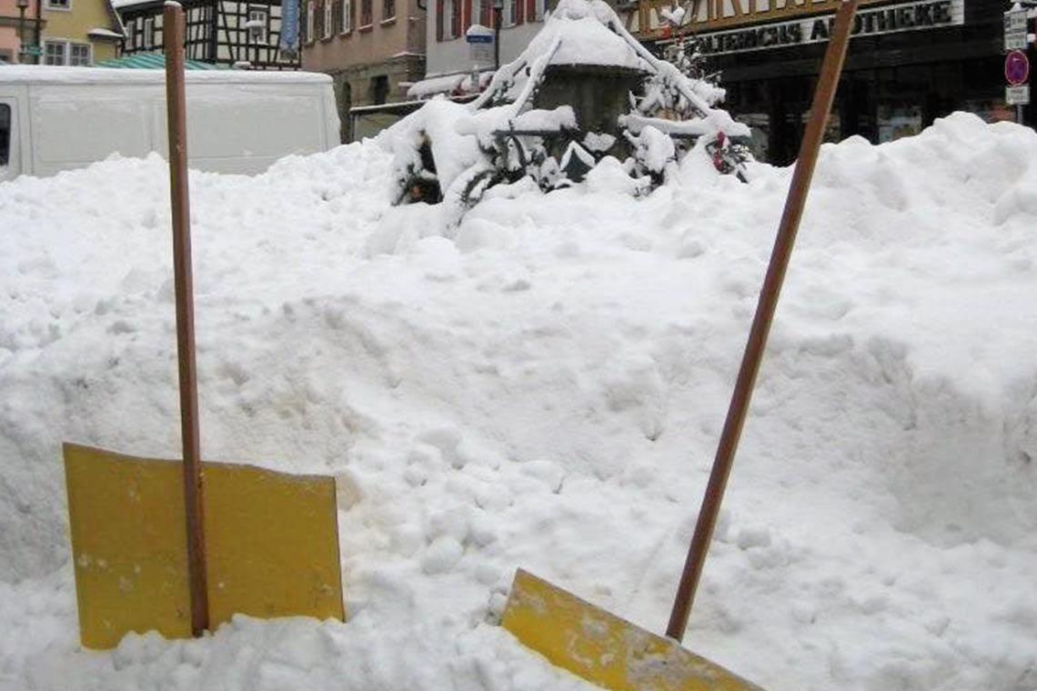 Bei Schneefall muss auch auf Gehwegen geräumt werden. Archivfoto: M. Mauser