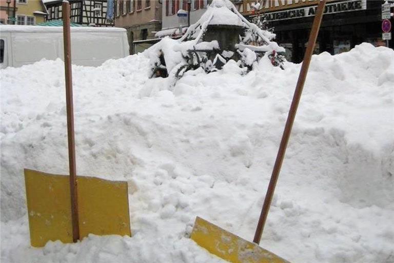 Bei Schneefall muss auch auf Gehwegen geräumt werden. Archivfoto: M. Mauser