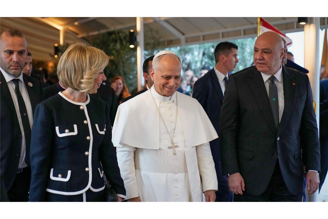 Bei seinem Besuch im Libanon traf Papst Leo XIV. den Präsidenten des krisengeschüttelten Landes, Joseph Aoun (r.).