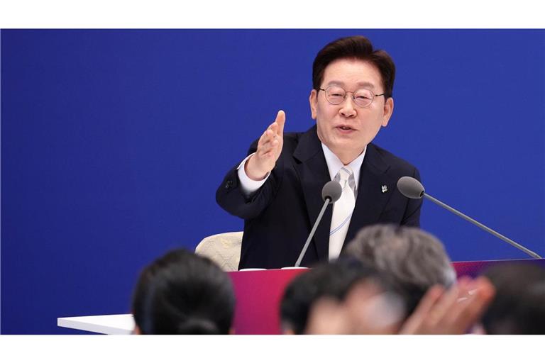 Bei seiner Pressekonferenz zum 1. Jahrestag seiner Amtseinführung äußerte sich Südkoreas Präsident Lee Jae Myung zum Skandal rund um die kürzlich abgehaltenen Regionalwahlen im Land.
