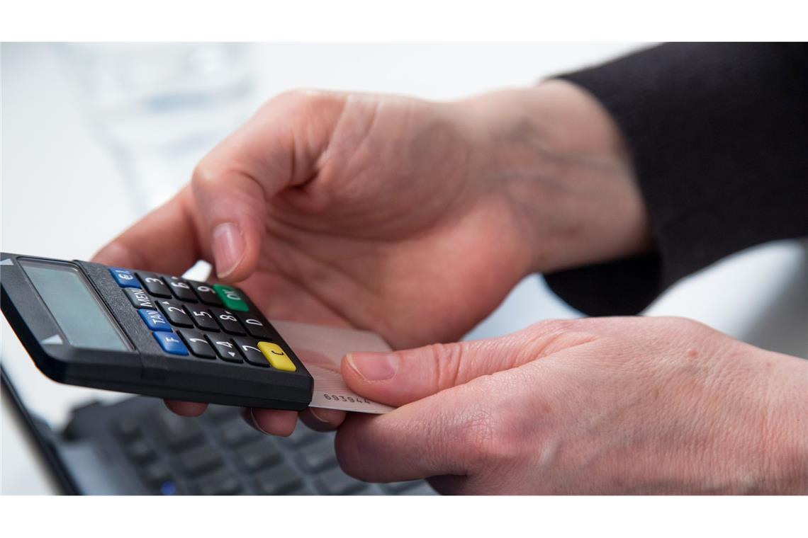 Bei Überweisungen werden IBAN und Empfänger künftig abgeglichen.