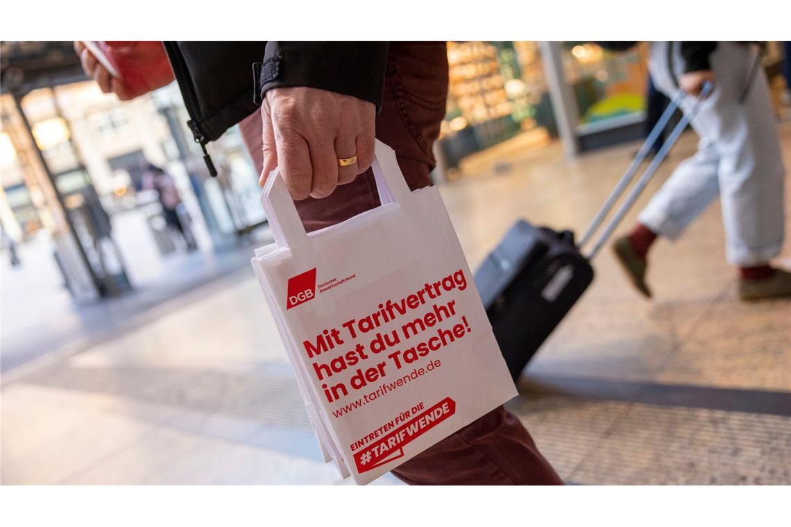Bei vielen Arbeitgebern kommen Tarifverträge zum Leidwesen der Gewerkschaften nicht in die Tüte (Archivbild).