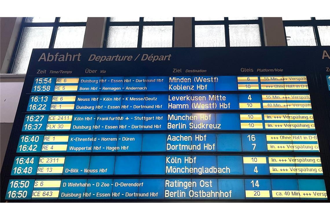 Bei Zugausfällen und Verspätungen haben Fahrgäste der Bahn Anspruch auf Entschädigung. 2025 war es erneut ein dreistelliger Millionenbetrag. (Archivbild)