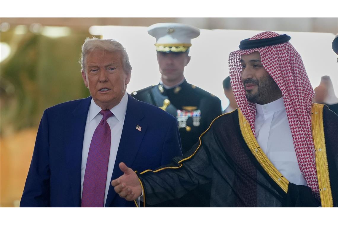 Deals, Deals, Deals: Trump im Nahen Osten Beide Männer haben Geschäfte im Sinn und sind von Skandalen umwoben.