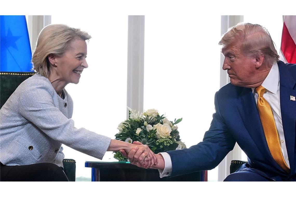 Beim Abschluss des Abkommens in Schottland strahlte EU-Kommissionspräsidentin Ursula von der Leyen. (Archivbild)