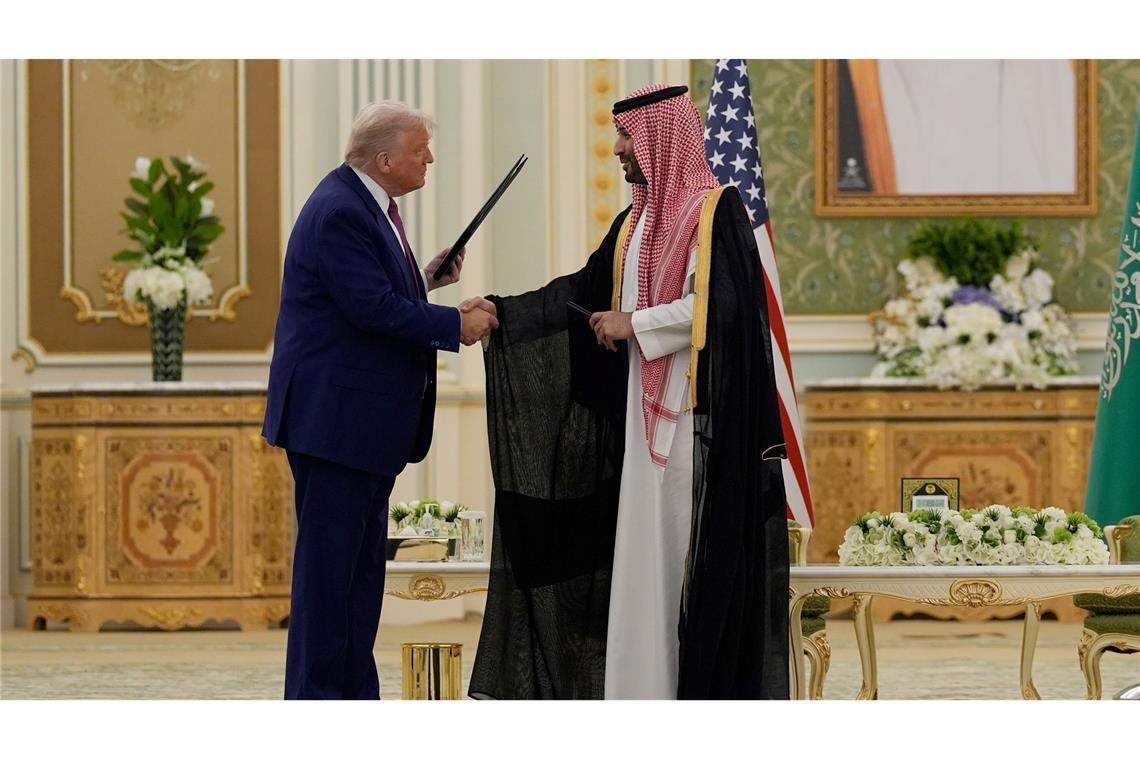 USA und Saudis beschließen großes Rüstungsgeschäft Beim Besuch von US-Präsident Trump in Saudi-Arabien geht es wie 2017 erneut um große Rüstungsgeschäfte.