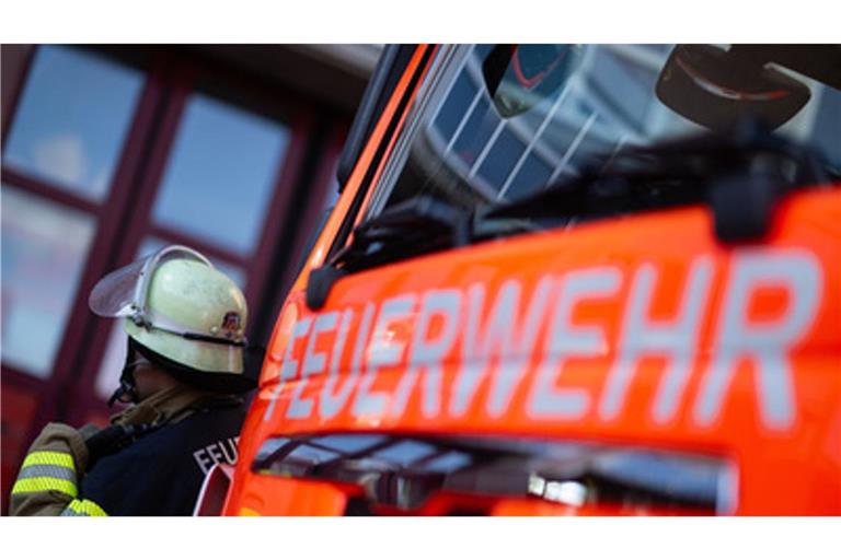 Beim Eintreffen der Feuerwehr brannte das ganze Führerhaus. (Symbolbild)