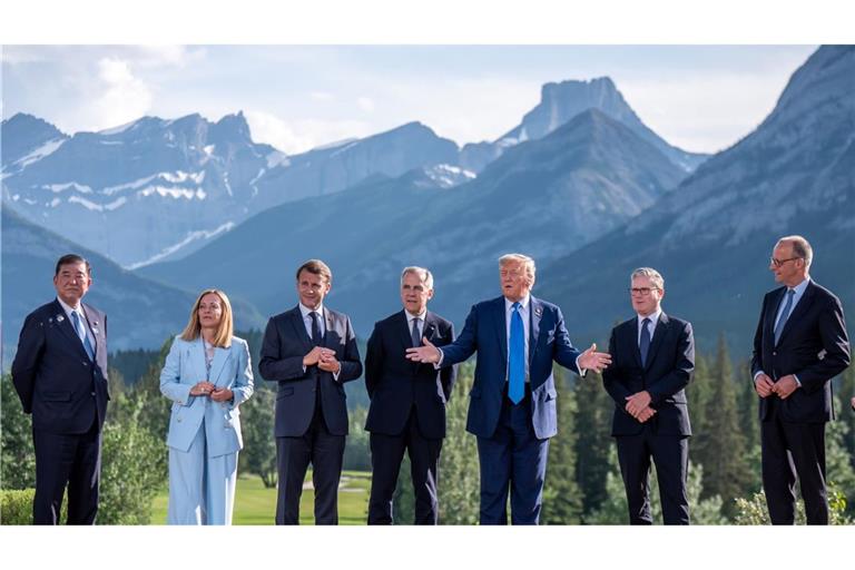 Beim "Familienfoto" der G7 äußerte Trump sich zu seiner vorzeitigen Anreise.