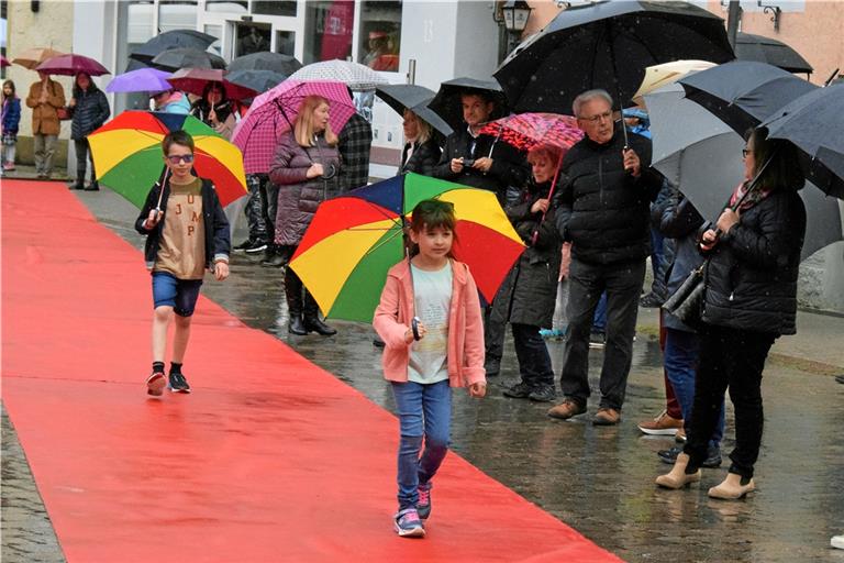 Beim Murrhardter Frühling wird wieder eine Modenschau geboten – diesmal direkt vor dem Rathaus und hoffentlich ohne größere Regenschauer. Archivfoto: Elisabeth Klaper