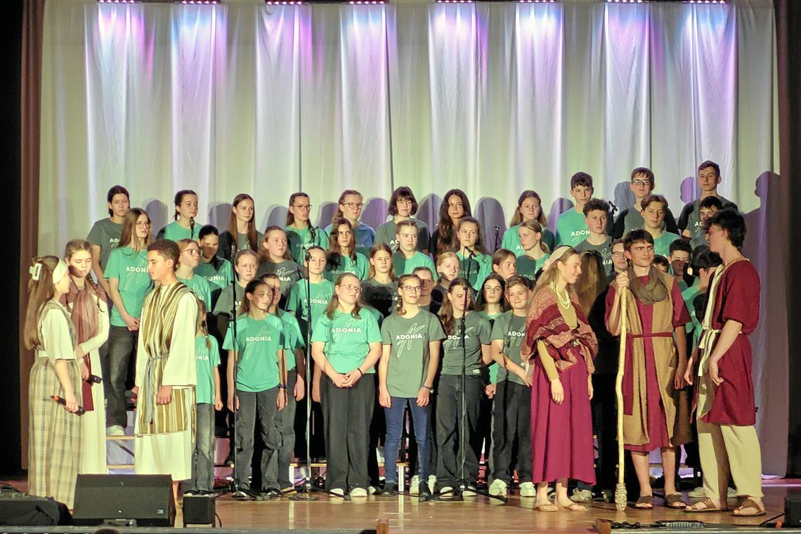 Junge Christen führen bewegendes Musical auf Beim Musical haben viele Jugendliche mitgewirkt, sie konnten vor Ort mit Unterstützung der Evangelischen Allianz bei Gemeindemitgliedern übernachten. Foto: privat