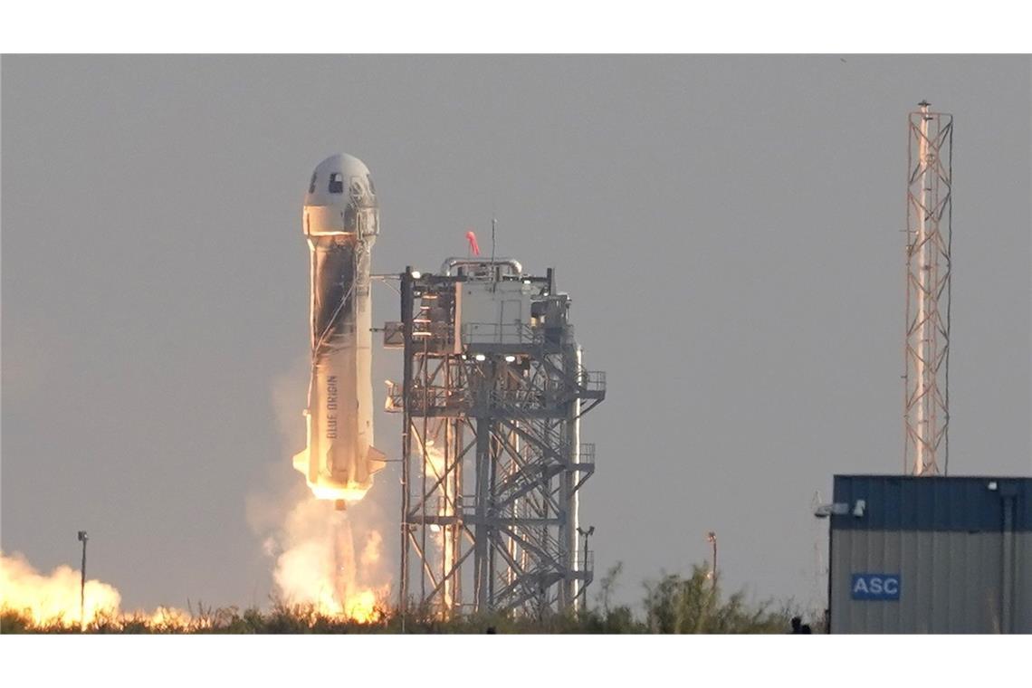 Beim nächsten All-Ausflug des Bezos-Unternehmens Blue Origin sind auch zwei Deutsche mit im Weltraum. (Archivbild)