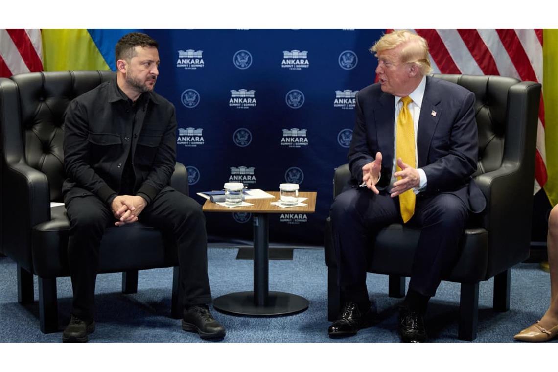 Beim NATO-Gipfel in Ankara im Juli schien das Verhältnis von Trump und Selenskyj noch intakt zu sein.