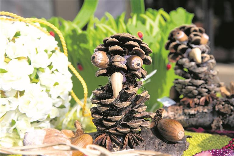 Beim Naturparkmarkt rund um den Murrhardter Marktplatz am Sonntag gibt es auch Kunsthandwerk und Arbeiten aus Naturmaterialien zu entdecken. Archivfoto: Jörg Fiedler