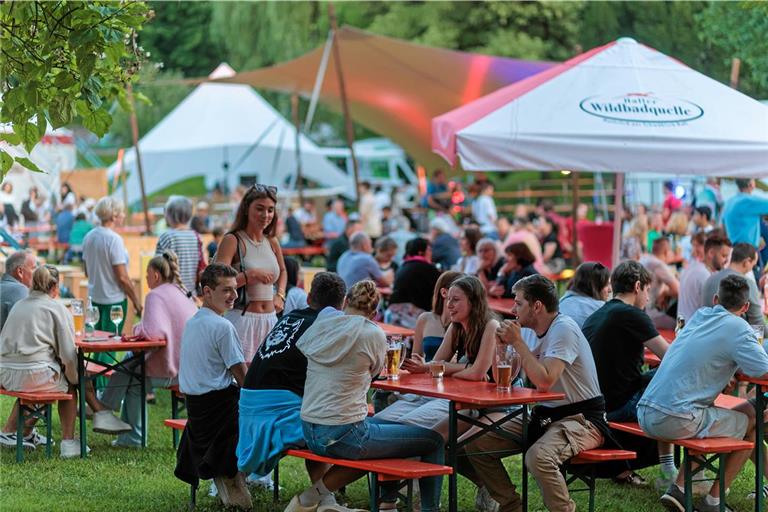 Beim Sommerpalast die Abende oder das Wochenende mit Freunden, Bekannten und der Familie genießen – das ist auch ein wichtiger Aspekt für zahlreiche Besucherinnen und Besucher. Foto: Stefan Bossow