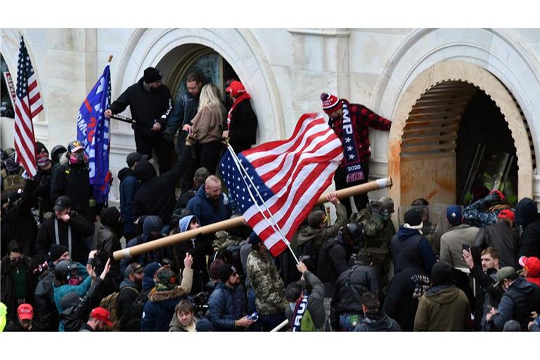 Beim Sturm aufs US-Kapitol am 6. Januar 2021 war auch der damals 19 Jahre alte Kadett Elias Irizarry dabei - mittlerweile hat er eine Anstellung beim US-Verteidigungsministerium. (Archivbild)