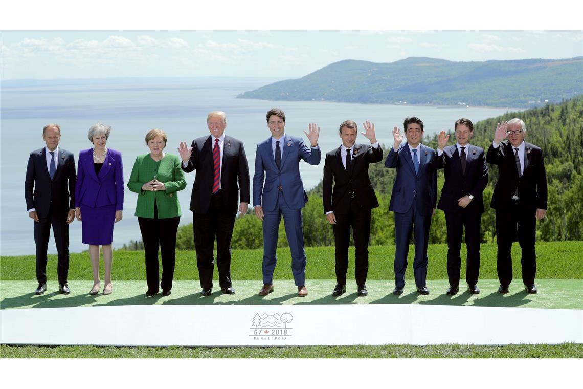 G7-Gipfel mit Trump: Das Fiasko von Kanada 2018 Beim traditionellen Familienfoto zeigten die Staats- und Regierungschefs sich gut gelaunt - doch später ließ US-Präsident Donald Trump den Gipfelkompromiss platzen. (Archivbild)