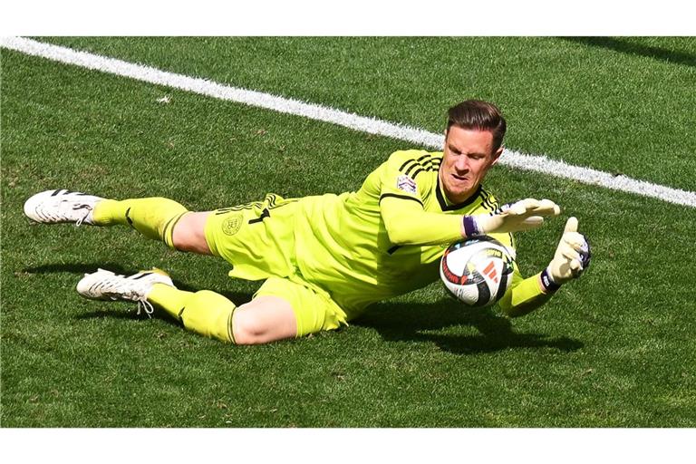 Beim Trainingsauftakt des FC Barcelona übte Marc-André ter Stegen am Rande der Gruppe.