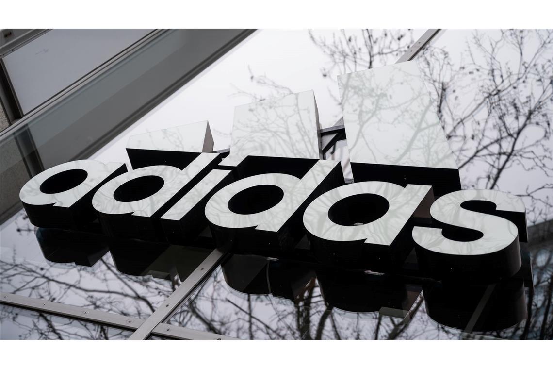 Adidas mit starkem Wachstum - Prognosen übertroffen Beim währungsbereinigten Wachstum und Betriebsergebnis schnitt Adidas besser ab als in Aussicht gestellt. (Archivbild)