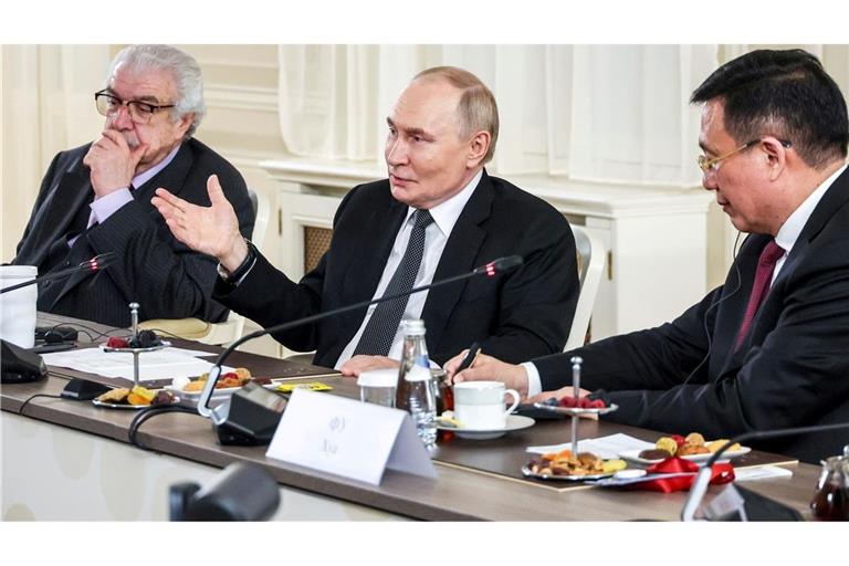 Beim Wirtschaftsforum in St. Petersburg trifft Putin traditionell Vertreter der großen Nachrichtenagenturen.