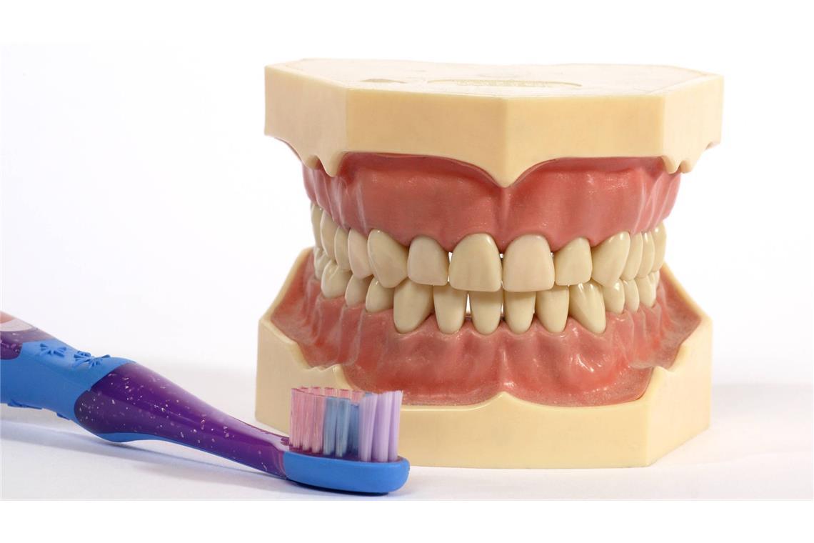 Beim Zähneputzen kann man mehr falsch machen als man denkt.