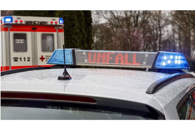 Beim Zusammenstoß zweier Autos auf der B291 wurden vier Menschen leicht verletzt, darunter drei Kinder (Symbolfoto).