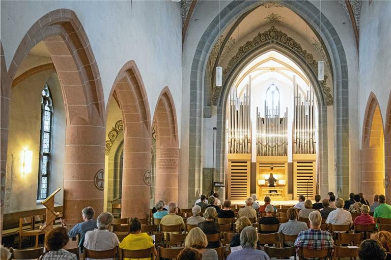 Beinahe schon majestätisch mutete das Orgelkonzert in der Murrhardter Stadtkirche zeitweise an. Fotos: A. Becher