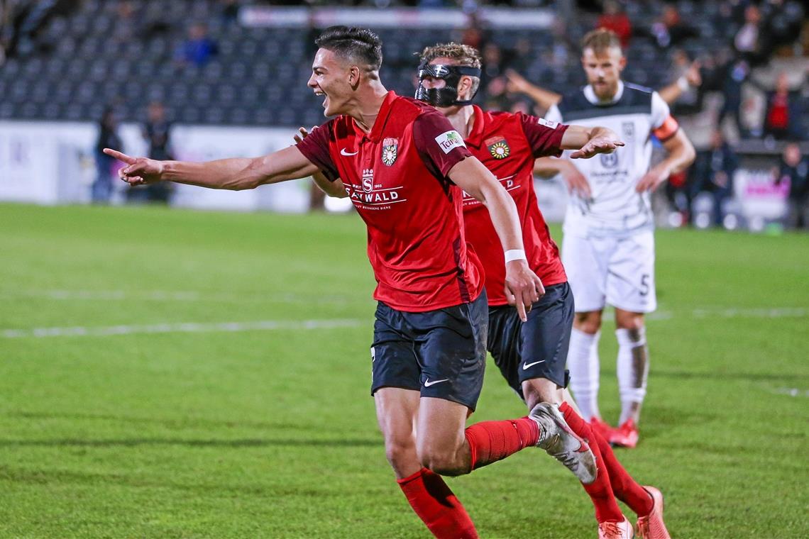 Bejubelte diese Saison bereits sechs eigene Treffer: Marvin Cuni. Zu Aspachs Siegen in Hoffenheim (4:1) und gegen Ulm (3:1) steuerte der Offensivmann fünf Tore bei. Überhaupt erzielte die 19-jährige Leihgabe vom FC Bayern München sechs der bislang erst neun SG-Treffer. Foto: A. Becher