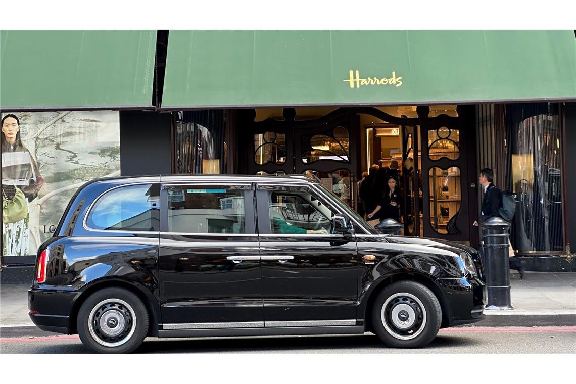 Polizei: Mehr als 100 Opfer von Unternehmer Al Fayed Bekamnnt wurde Al Fayed als Eigentümer des berühmten Kaufhauses Harrods. (Archivbild)