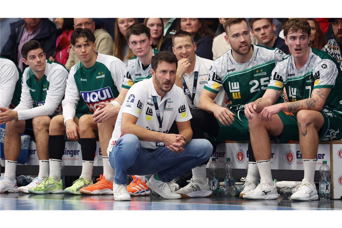 Frisch Auf mit Geduld und starker Deckung zum Arbeitssieg Ben Matschke hatte mit seinem Team schwierige Phasen zu überstehen – aber am Ende zog Frisch Auf das sehr wichtige Spiel.