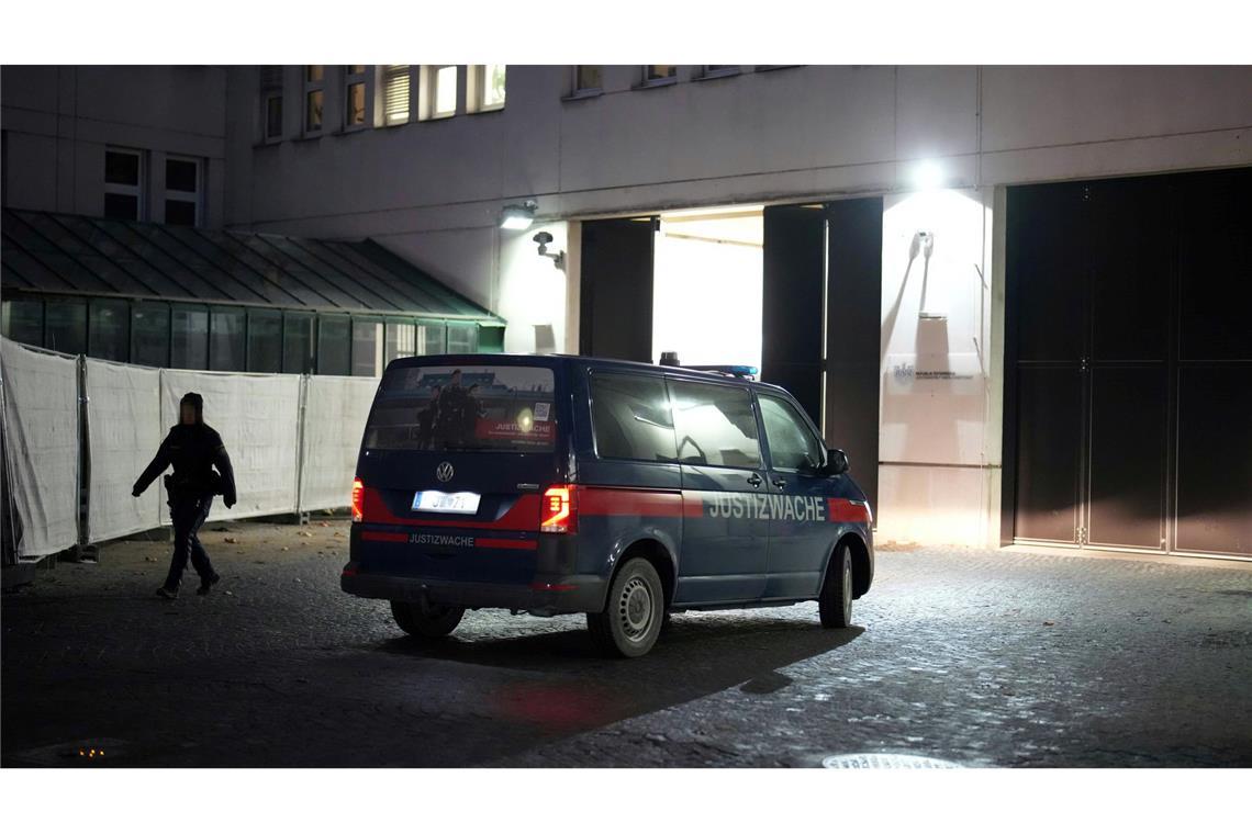 Benko in Bayern unter dreistelligem Millionenverdacht Benko wurde von Innsbruck in diese Justizvollszugsanstalt in Wien überstellt.
