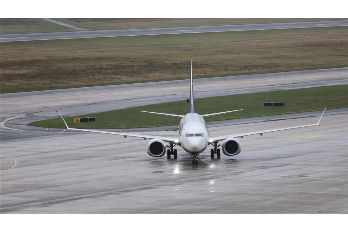 Bereits am Freitag waren zwei verspätete Passagiere auf das Flugfeld gerannt.