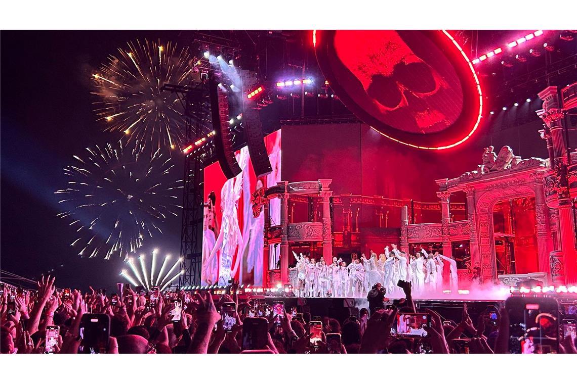 Lady Gaga gibt kostenlose Mega-Show an der Copacabana Bereits am Vorabend des Konzerts waren die ersten Fans von Lady Gaga an die Copacabana gekommen, um sich einen guten Platz zu sichern.