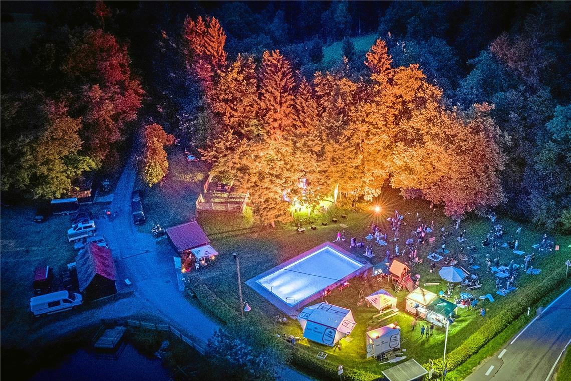 Hilfe zur Selbsthilfe plus erotische Fantasien Bergfestival-Auftakt beim Bädle in Hinterwestermurr. Foto: privat