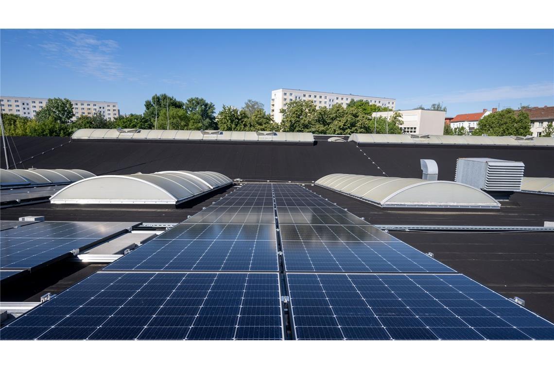 Berlin setzt beim Ausbau der Solarenergie verstärkt auf große Dächer. (Archivfoto)