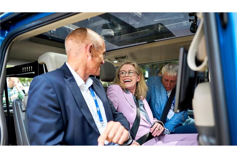 Berlins Verkehrssenatorin Ute Bonde setzt auf autonomes Fahren und hofft auch einen raschen Einsatz fahrerloser Shuttle im Stadtverkehr.