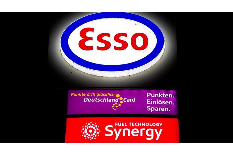 Bertelsmann will das Deutschland-Card Rabattprogramm einstellen, dessen Nutzerinnen und Nutzer unter anderem bei Esso Punkte sammeln können. (Archivbild)