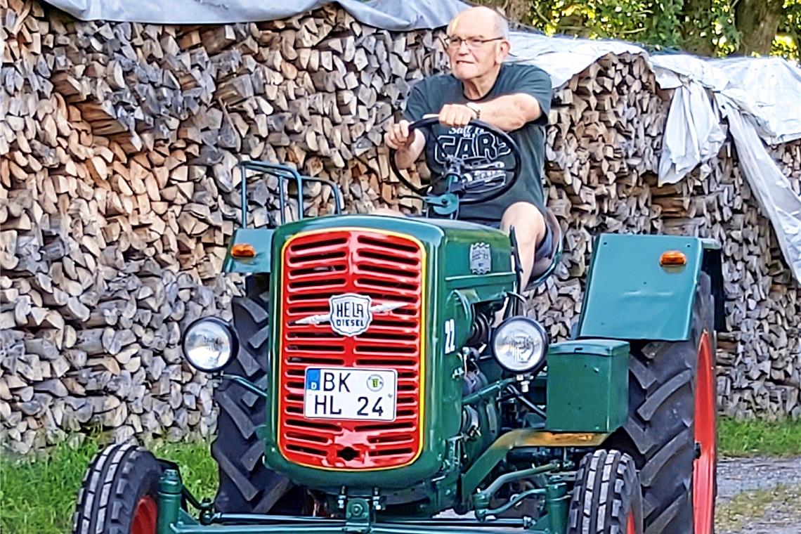 Berthold Müller fährt stolz eine Runde mit dem neuen alten Schmuckstück. Fotos: privat