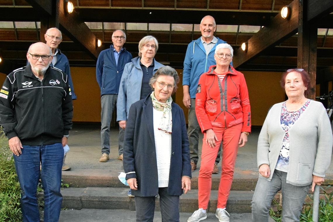 Kompetentes Bewerberteam Berthold Müller, Wilhelm Wieland, Heinrich Dyckmans, Renate Glöckler, Gudrun Gruber, Norbert Hopp, Angelika Burr und Michèle Hartmann (von links) haben sich bereit erklärt, in einem künftigen Seniorenrat mitzuarbeiten. Foto: E. Klaper