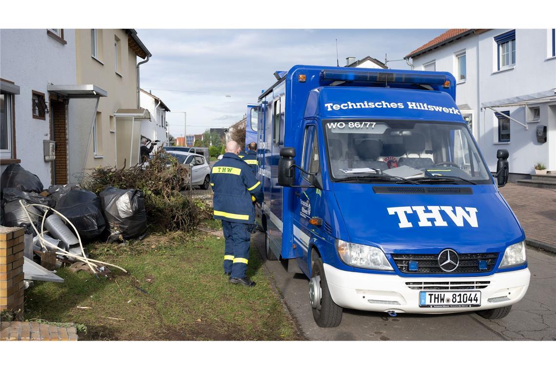Größerer Einsatz in Worms - ein Schwerverletzter Beschädigtes Haus nach vermutlicher Explosion