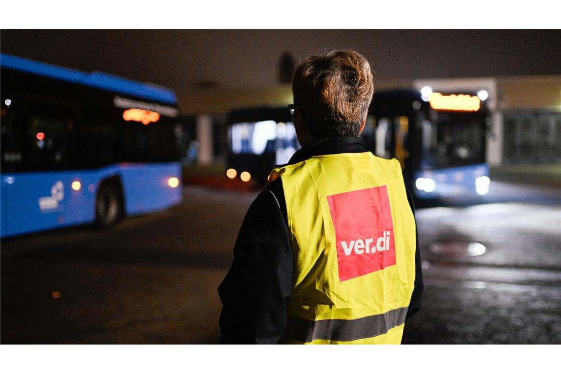 Wieder Warnstreik bei privatem Busunternehmen Beschäftigte des Busbetriebes der SWEG in Karlsruhe waren zu einem ganztägigen Warnstreik aufgerufen (Symbolbild).