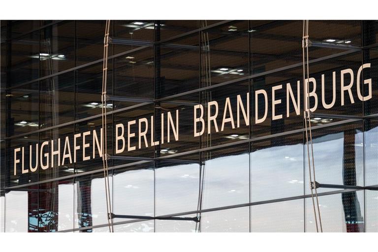 Hauptstadtflughafen BER vorübergehend gesperrt Besonders in der Umgebung von Flughäfen sind Drohnen in der Luft ein großes Sicherheitsrisiko.