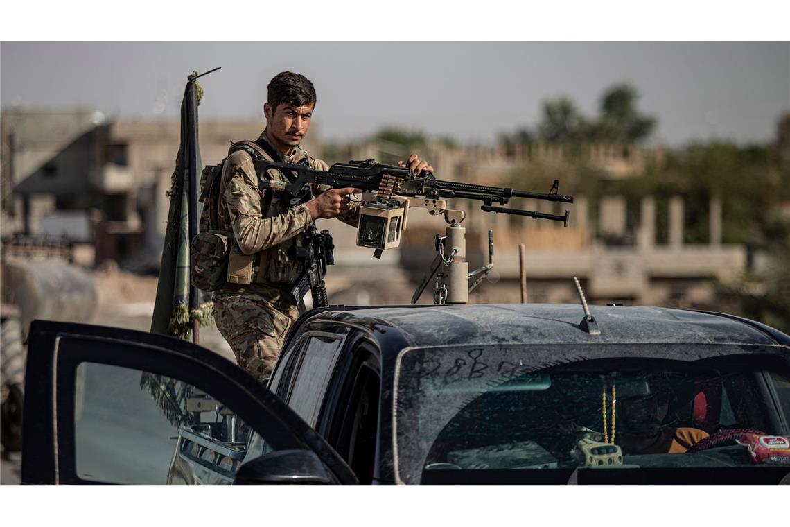 Aktivisten: Schwere Kämpfe bei Kobane in Nordsyrien Besonders um die Stadt Kobane unweit der Grenze zur Türkei soll es weiterhin heftige Zusammenstöße geben.