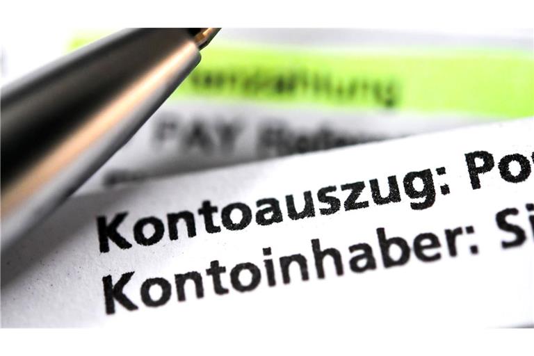 Besonders viel Gebühr müssen laut Verivox-Umfrage Sparkassen-Kunden zahlen. (Symbolbild)