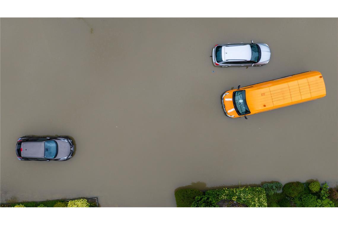 Starkregen überflutet Straßen und Keller im Westen Besonders viel Regen fiel am Niederrhein.