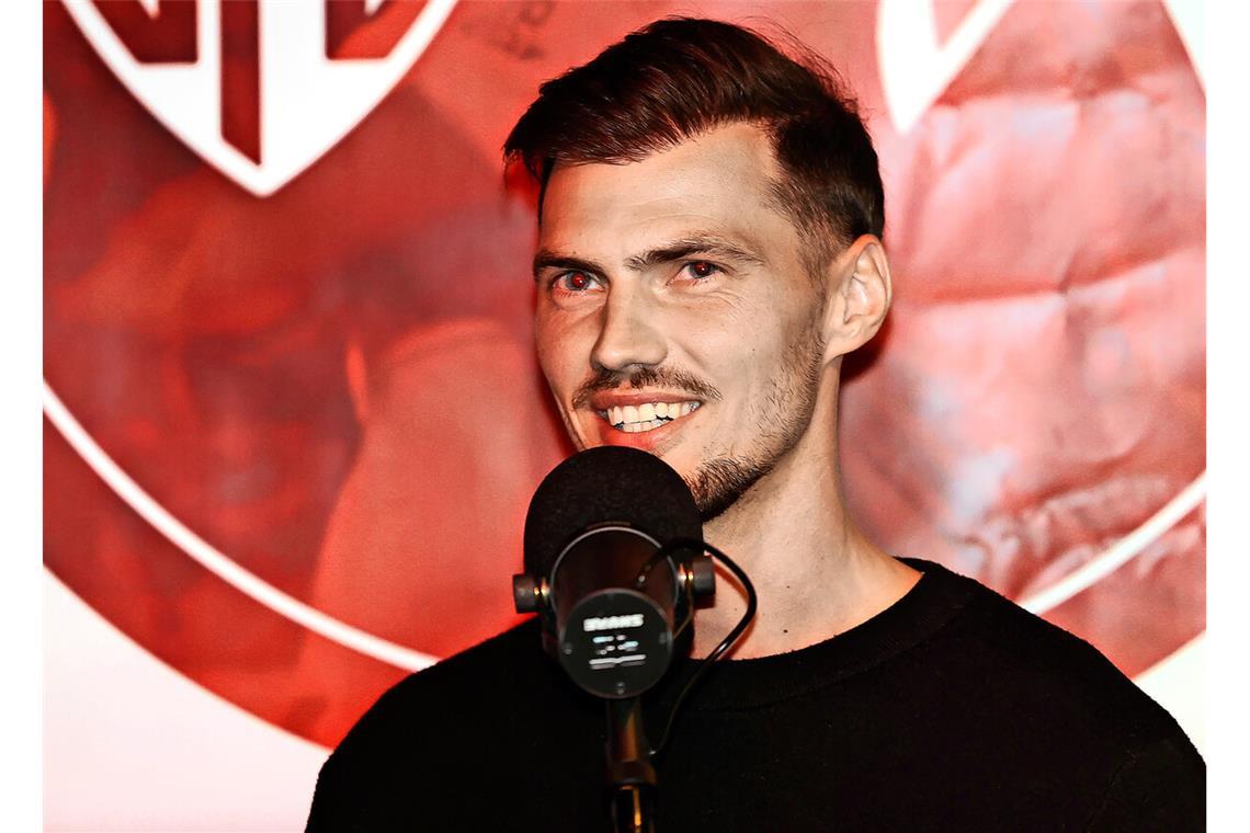 Beste Laune beim „Fußballgott“: Pascal Stenzel zu Besuch beim Podcast unserer ­Redaktion