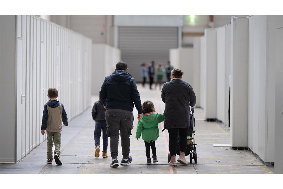 Familie und Staatsbürgerschaft: Koalition will Verschärfung Bestimmte Flüchtlinge sollen nicht mehr die Möglichkeit haben, enge Angehörige zu sich nach Deutschland zu holen. (Symbolbild)